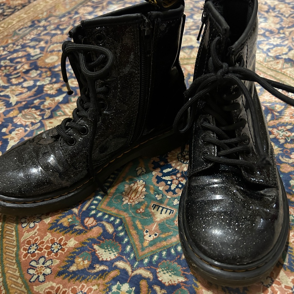 GUC Dr Martens size 1 girl Black Glitter Air Wair boots. Side zip.